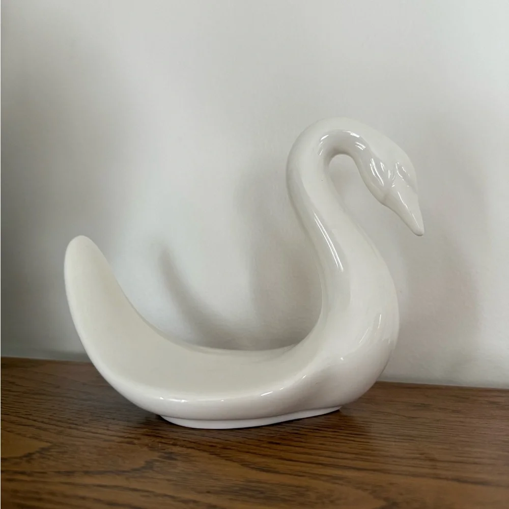 Art Deco Ceramic Porcelain Swan Figurine Bathroom Wash Cloth Hand Towel Holder - Picture 1 of 7
